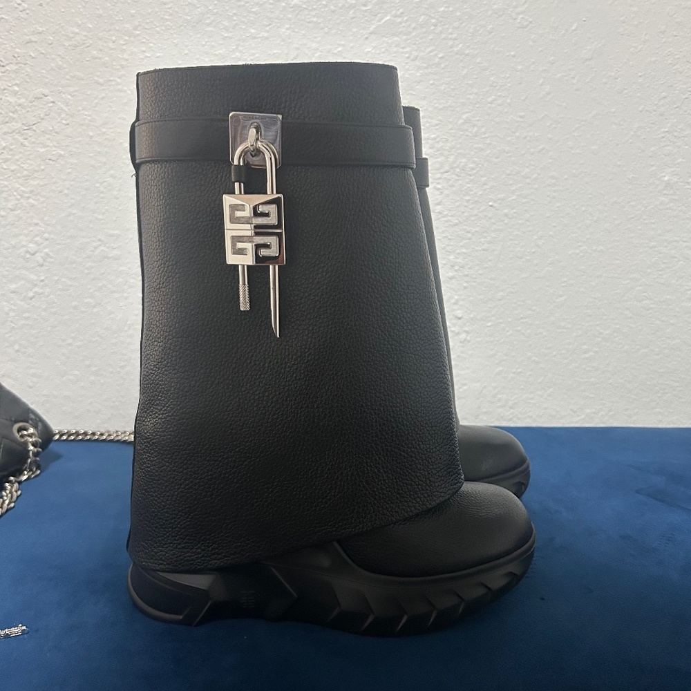 Shark Lock Biker Ankle Boots in Grained Leather